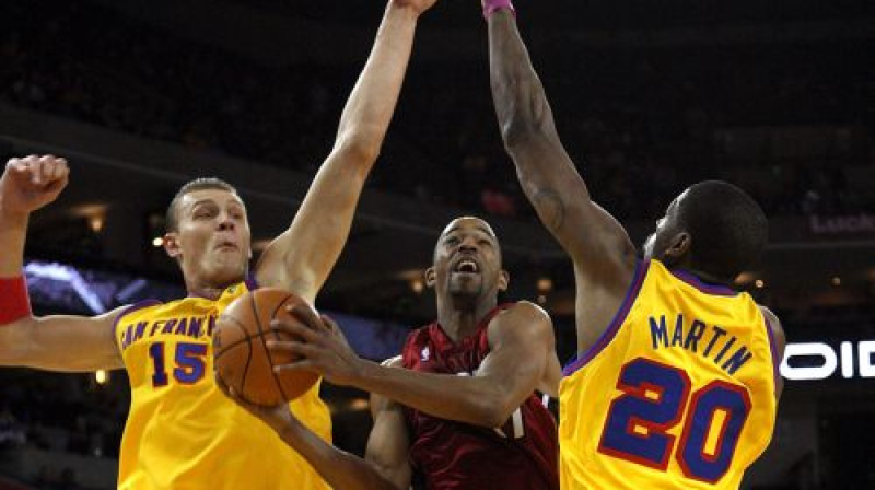 Andris Biedriņš aizsardzībā pret ''Heat''
Foto: AFP/Scanpix