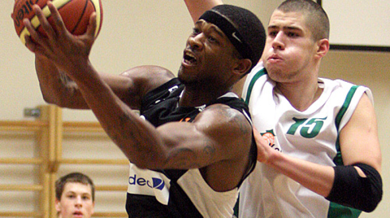 Džefrijs Fergusons spēlē pret "Ķeizarmežu"
Foto: Renārs Buivids