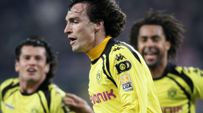 Dortmundes "Borussia" aizsargs Mats Hummels
šodien guva divus vārtus Ķelnē
Foto: AFP/Scanpix