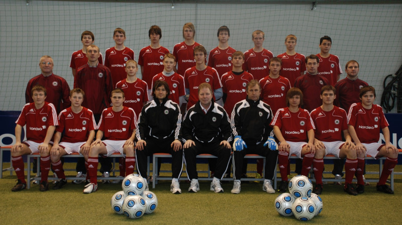 Aleksandra Starkova talantu fabrikas pirmā komanda 
Foto: lff.lv