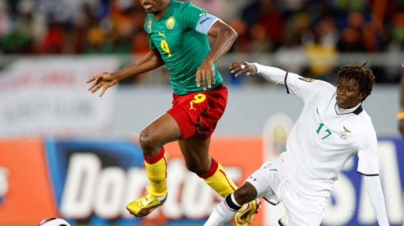 Samjuels Eto'O (Kamerūna) un Reinfords Kalaba (Zambija)
Foto: AP/ Scanpix Sweden