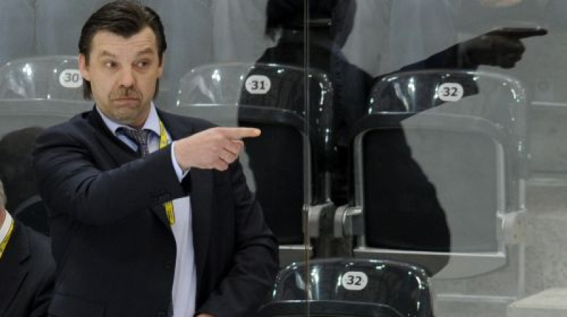 Oļegs Znaroks ir gandarīts par sezonā paveikto... Vai sērijā pret Rīgas Dinamo šīs sajūtas paliks uz tā paša plaukta?
Foto: Romāns Kokšarovs, Sporta Avīze, f64