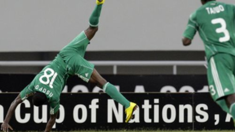 Nsofors Obinna (Nr. 18.) efektīgi atzīmē vārtu guvumu
Foto: AP/Scanpix