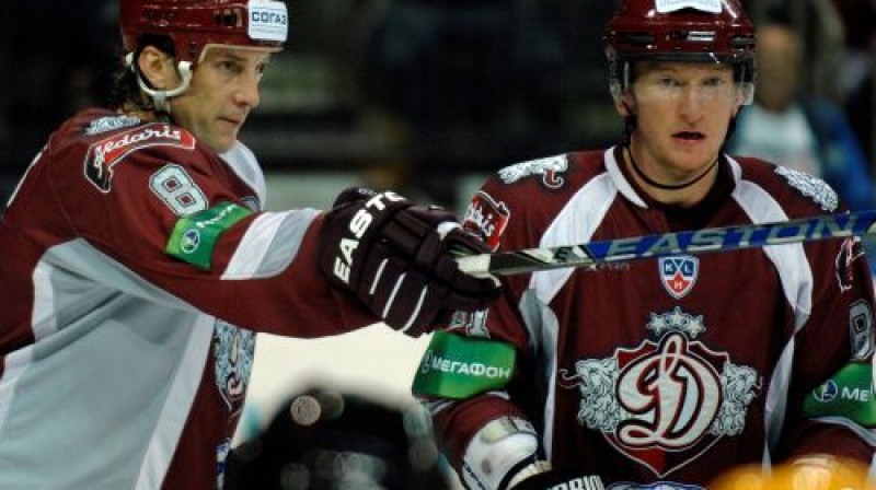Sandis Ozoliņš un Marsels Hosa
Foto: Romāns Kokšarovs, Sporta Avīze, f64
