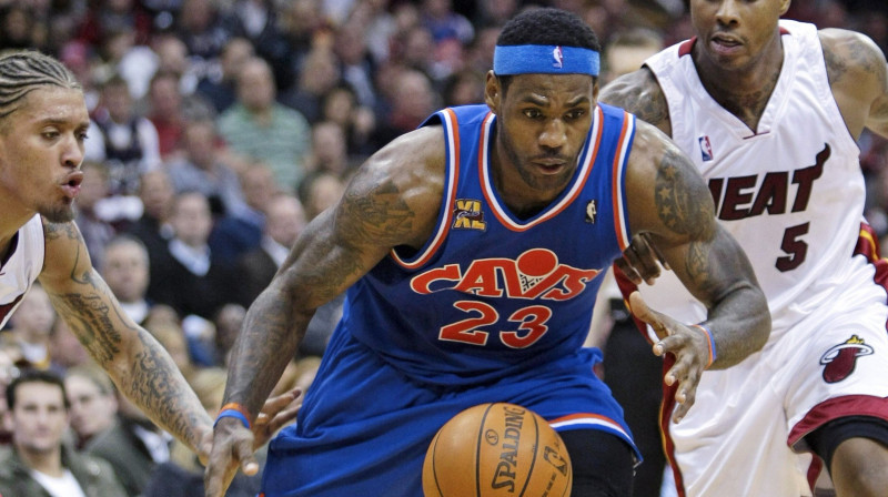 Lebrons Džeimss (priekšplānā)
Foto: AP/Scanpix