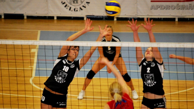 "LU/Jelgava" volejbolistes blokā
Foto: Viesturs Lejiņš