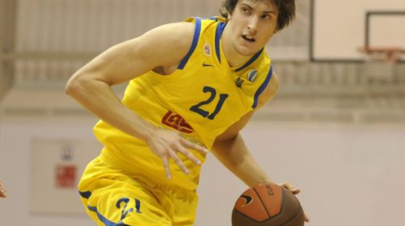 Ernests Kalve 
Foto: Romāns Kokšarovs, Sporta Avīze, f64