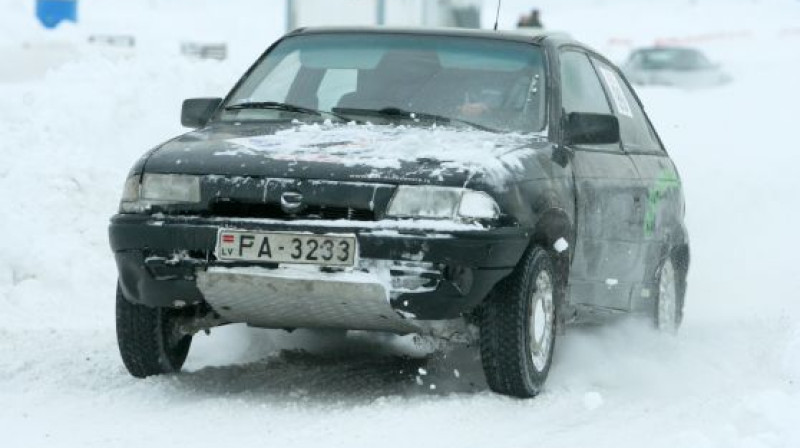 2008. un 2010. gada Latvijas ziemas autosprinta čempions FWD klasē Vilmārs Krivads ("Opel Astra") 
Foto: Rolands Bobulis, Go4speed.lv