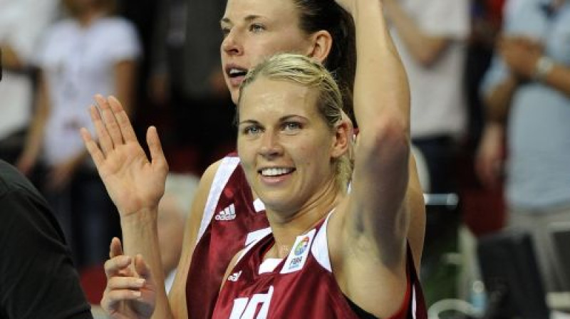 Ar tādu spēlētāju kā Anete Jēkabsone-Žogota varētu lepoties jebkuras valsts basketbols.
Foto: Romāns Kokšarovs, Sporta Avīze