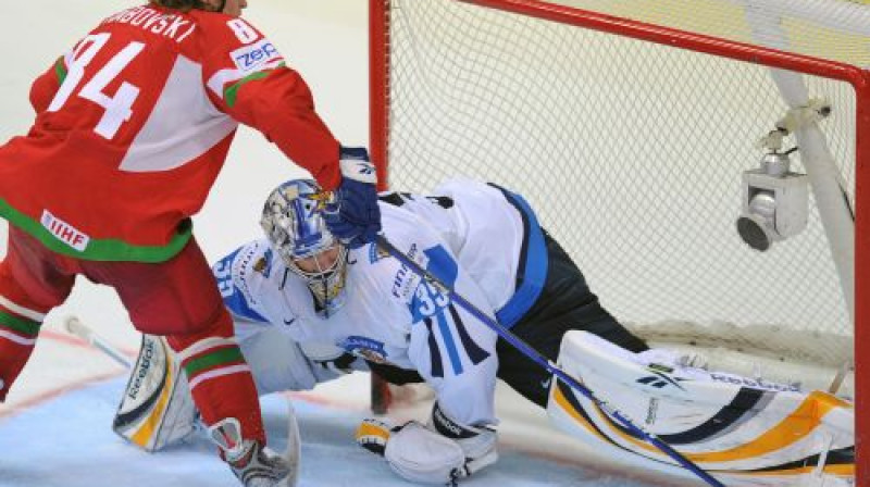 Mihails Grabovskis pārspēj Somijas izlases vārtsargu
Foto: AFP/Scanpix