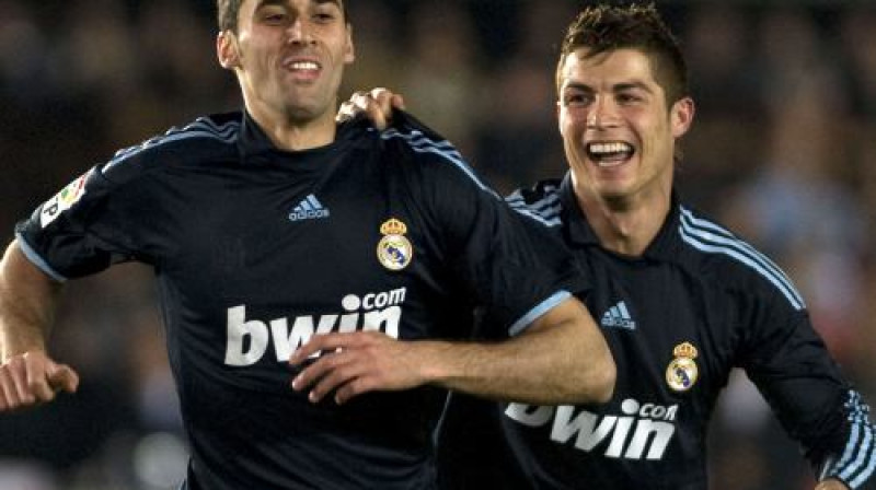 Alvaro Arbeloa un Krištianu Ronaldu
Foto: AFP/ Scanpix