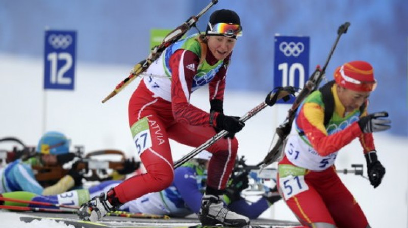 Madara Līduma Vistleras biatlona trases šautuvē.
Foto: Romāns Kokšarovs, Sporta Avīze, f64