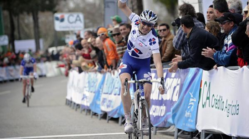 Benuā Vaugrenārds (Française des Jeux's) svin uzvaru.
Foto: cyclingnews.com