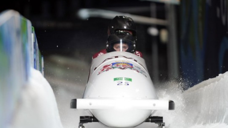 Edgara Maskalāna pilotētais divnieks
Foto: Romāns Kokšarovs, Sporta Avīze, f64