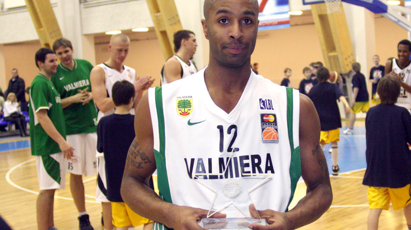 Devīns Deiviss ar MVP balvu
Foto: Renārs Buivids