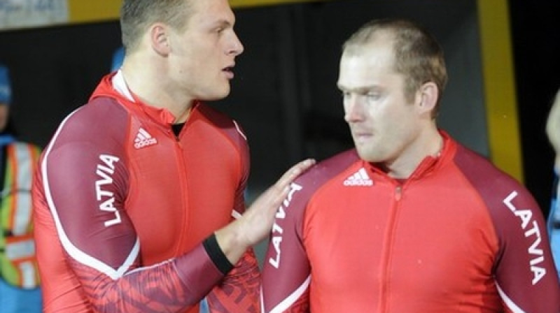 Edgars Maskalāns (no labās) Daumants Dreiškens
Foto: Romāns Kokšarovs, Sporta Avīze