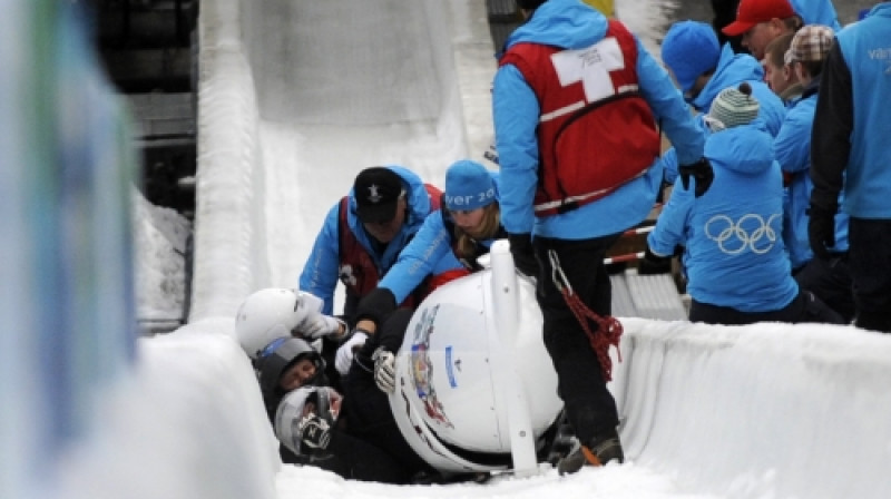 Jāņa Miņina ekipāža pēc šodien piedzīvotā kritiena
Foto: Romāns Kokšarovs, Sporta Avīze