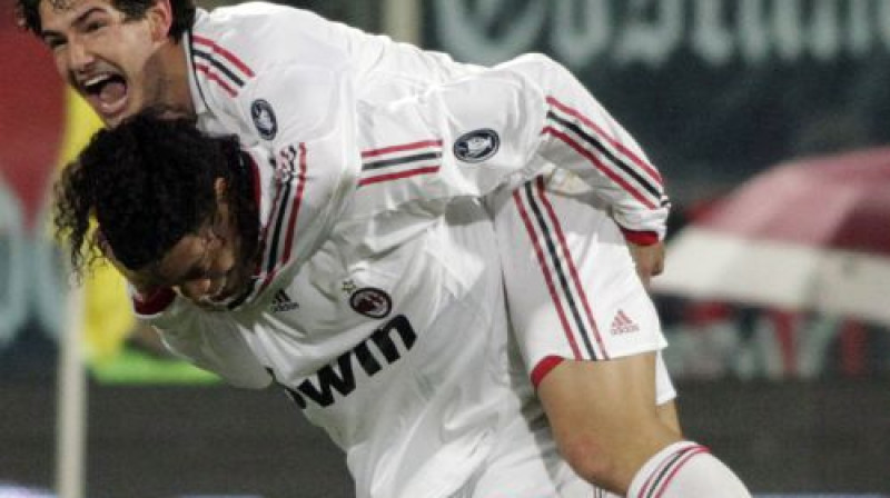 Ronaldinju un Alešandre Pato
Foto: AP/Scanpix