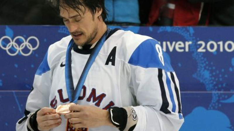 Vankūverā soms Tēmu Selanne nopelnīja savu 37. olimpisko rezultativitātes punktu un uz olimpiskajām atvadām tika pie bronzas
FOTO: "Reuters"/"Scanpix"