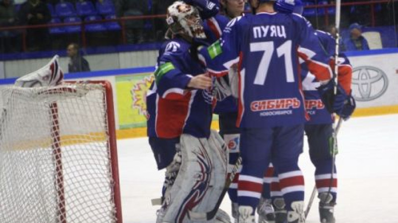 Georgijam Pujacam un Novosibirskas ''Sibir'' Maskavā jāizcīna viens punkts, un dalība ''play off'' būs nodrošināta
Foto: hcsibir.ru