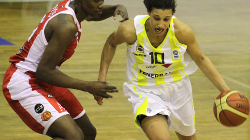 Sylwia Fowles (no kreisās)
Foto: fibaeurope.com