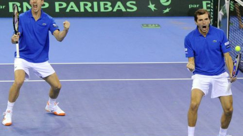 Mikels Lodra un Žuljēns Beneto ieved Franciju ceturtdaļfinālā
Foto: AFP/Scanpix