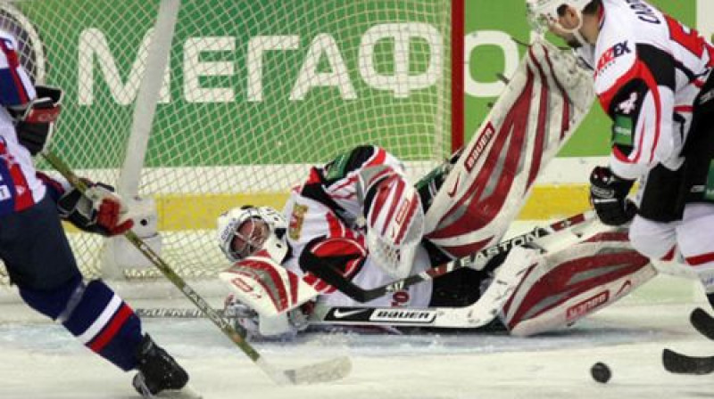 Arī šādās situācijās hokeja dievi sargāja ''Avtomobilist''
Foto: hc-ska.ru
