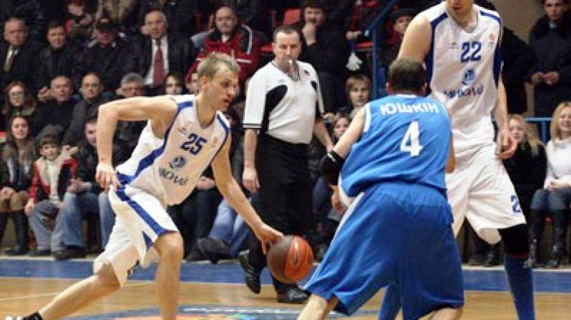 Ar bumbu Raimonds Vaikulis
Foto: sl.ukrbasket.net
