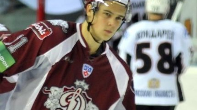 Kristapa Sotnieka spēli pasaules čempionātā ir pamanījuši NHL klubu izlūki... Labi.
Foto: Romualds Vambuts, Sportacentrs.com