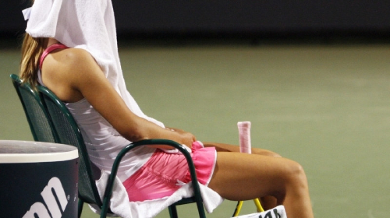Viktorija Azarenka slēpjas zem dvieļa
Foto: Reuters/Scanpix