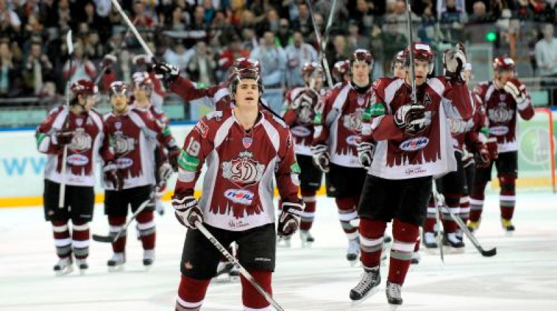 Šodien Rīgas ''Dinamo'' hokejisti sāks doties pretim jaunām virsotnēm
Foto: Romāns Kokšarovs, Sporta Avīze, F64