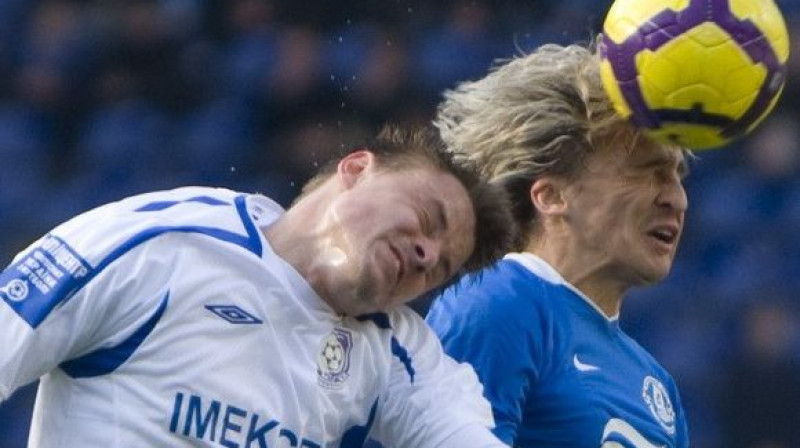 Vladimirs Koļesņičenko (pa kreisi)
Foto: www.chernomorets.odessa.ua
