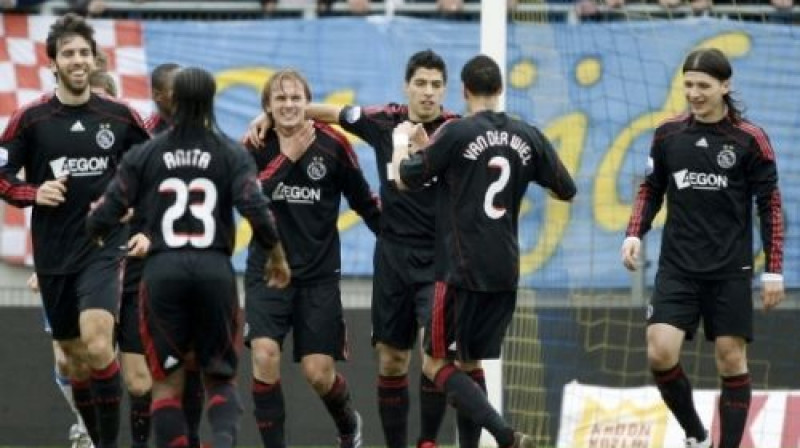 ''Ajax'' spēlētāji atzīmē gūtos vārtus
Foto: fcupdate.nl