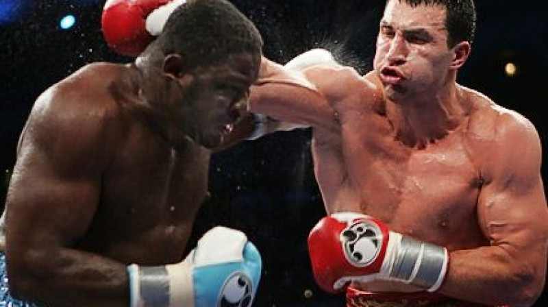 Semjuels Pīters un Vladimirs Kļičko 2005.gada cīņā
Foto: boxing-pics.com