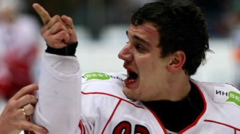 Maskavas ''Spartak'' uzbrucējam Branko Radivojevičam atkal neiturēja nervi - spēles beigās tika izvicinātas dūres
Foto: khl.ru