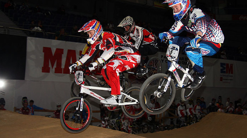 Māris Štrombergs(priekšgalā) treniņos pirms pasaules kausa Madridē. Avots: www.bmxmania.com