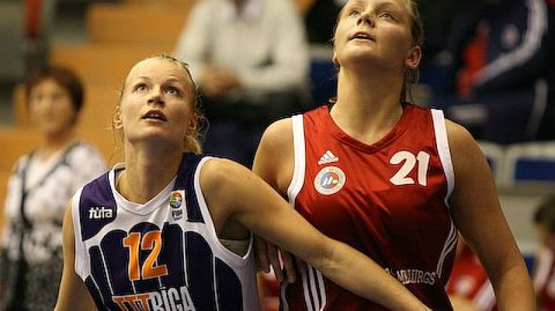 Sabīne Niedola cīņā ar Ditu Krūmbergu
Foto: Mārtiņš Sīlis