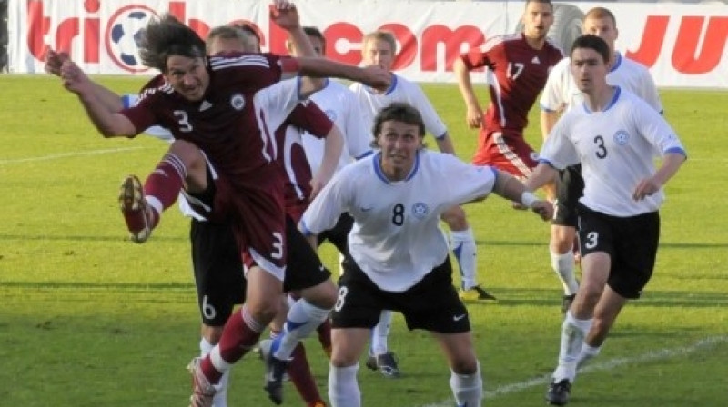 Latvijas futbolistu cīņas ar igauņiem jau šajā gadsimtā. Foto: Romualds Vambuts