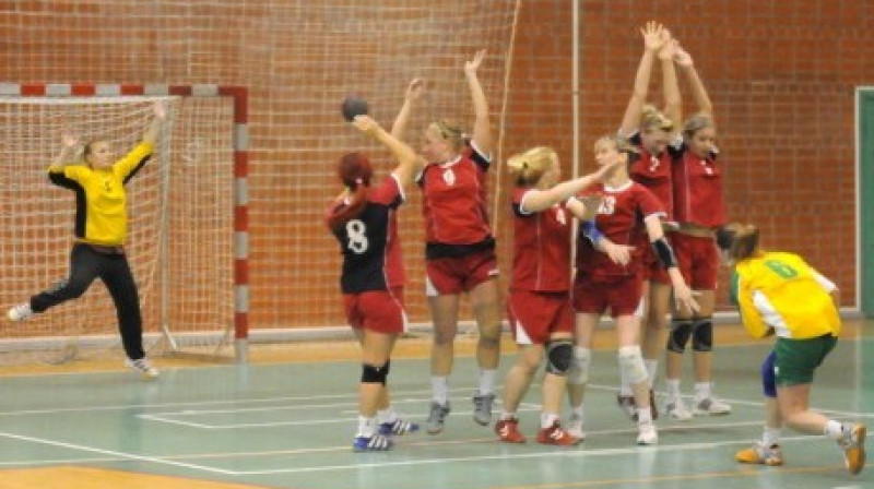 Ineses Šļubčenko (ar bumbu)
Foto: Jānis Slišāns