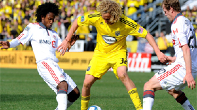 "Toronto FC" futbolisti (balti-sarkanajās formās)
Foto: AP/Scanpix