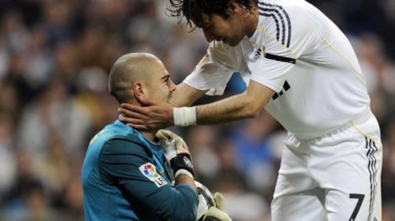 Rauls atvainojas "Barcelona" vārtsargam Valdesam.
Foto:AFP/Scanpix