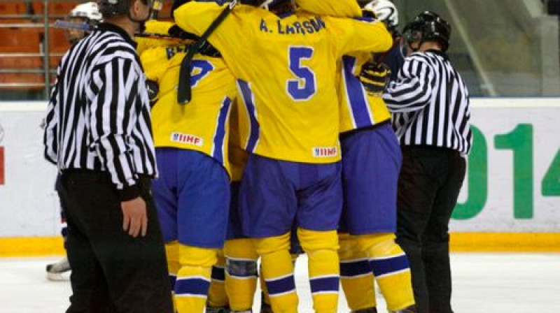 Zviedrijas jaunie hokejisti pirmajā spēļu dienā parūpējušies par lielāko sensāciju
Foto: iihf.com