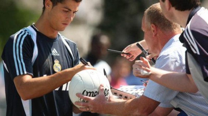Fanu mīlulis Krištianu Ronaldu
Foto: AP/Scanpix