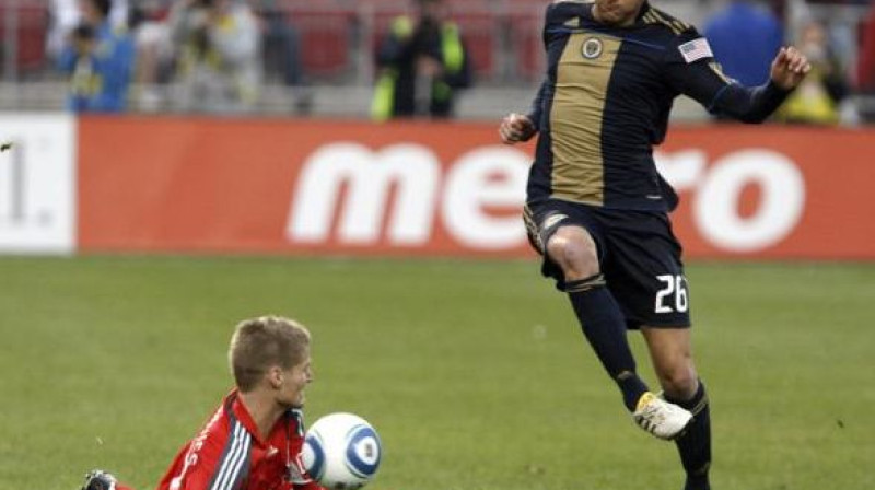 Pa kreisi - Raivis Hščanovičs (Foto: torontofc.ca)
