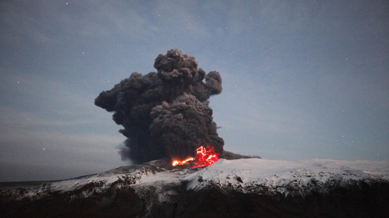 Eijafjallajekulla vulkāns jau radījis milzum daudz problēmu... Foto: Reuters/Scanpix