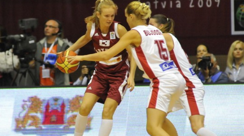 Ieva Tāre EuroBasket Women 2009 spēlē ar Ungāriju Liepājas Olimpiskajā centrā
Foto: Romualds Vambuts, Sportacentrs.com
