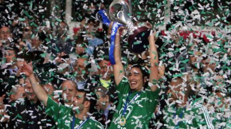 "Panathinaikos" spēlētāji ar kausu
Foto: AP/Scanpix