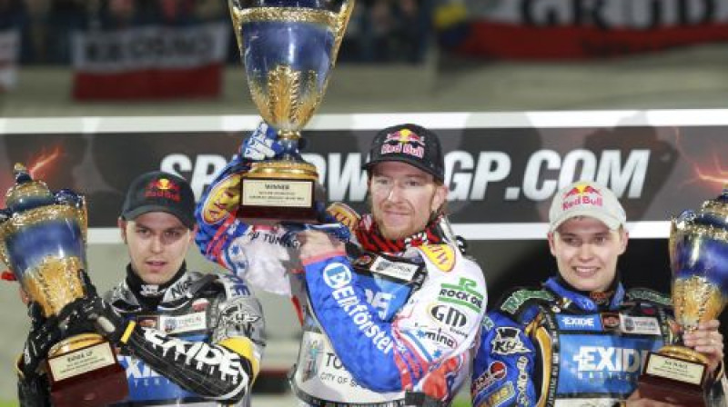Emils Sajfutdinovs (no labās) turpina dziedēt savainojumu
Foto: AP/Scanpix