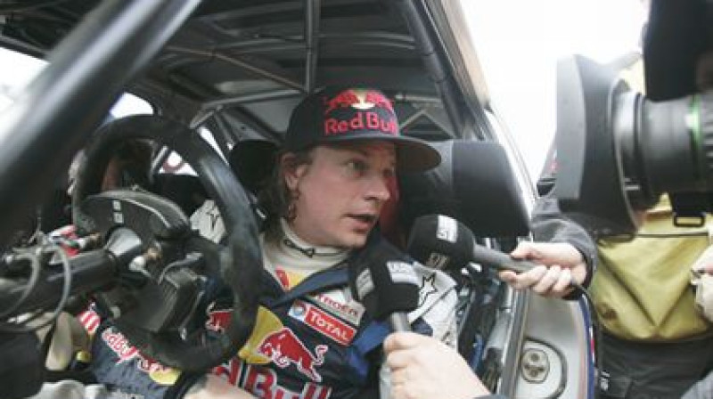 Kimi Raikonens atbild uz žurnālistu jautājumiem
Foto: www.kimiraikkonen.com