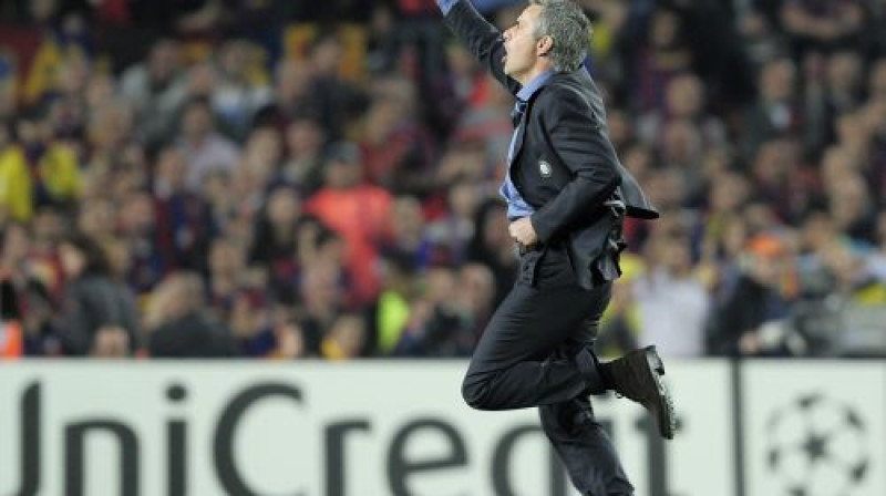 Žozē Mourinju steidz pie saviem spēlētājiem
Foto: AFP/Scanpix